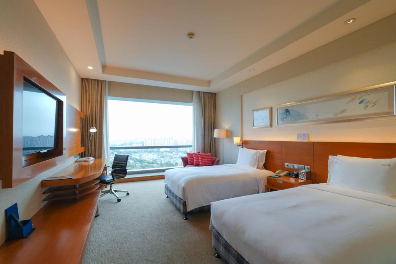 Holiday Inn Shanghai Pudong Kangqiao By Ihg - Free Shuttle Bus To Disney Land, Ins Swimming Pool Exterior foto